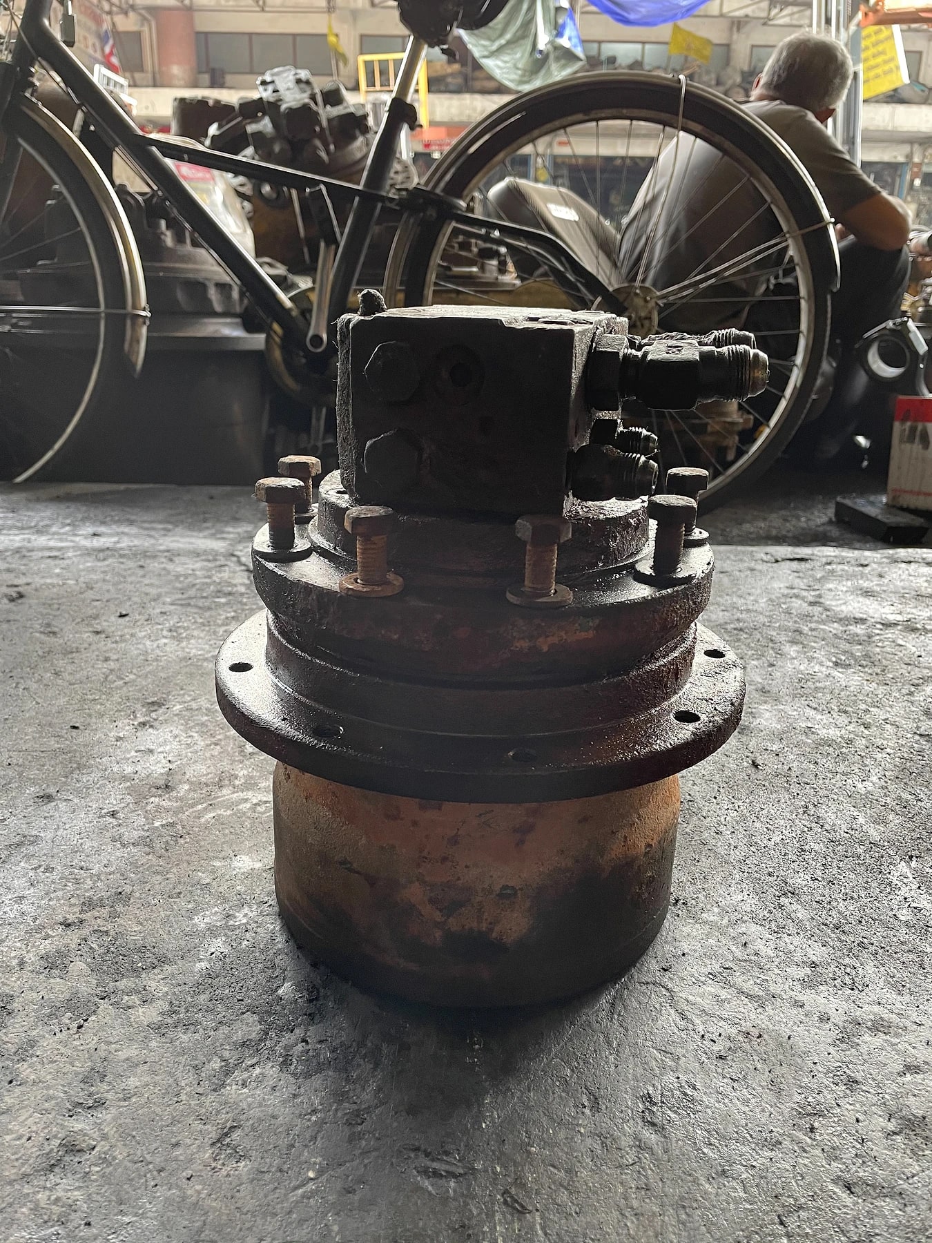 ตัวเดิน (Travel Motor) PC30-7 ตัวเดิน (Travel Motor) มือสอง รูปที่ 3